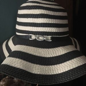 Jennifer Lopez Floppy Hat